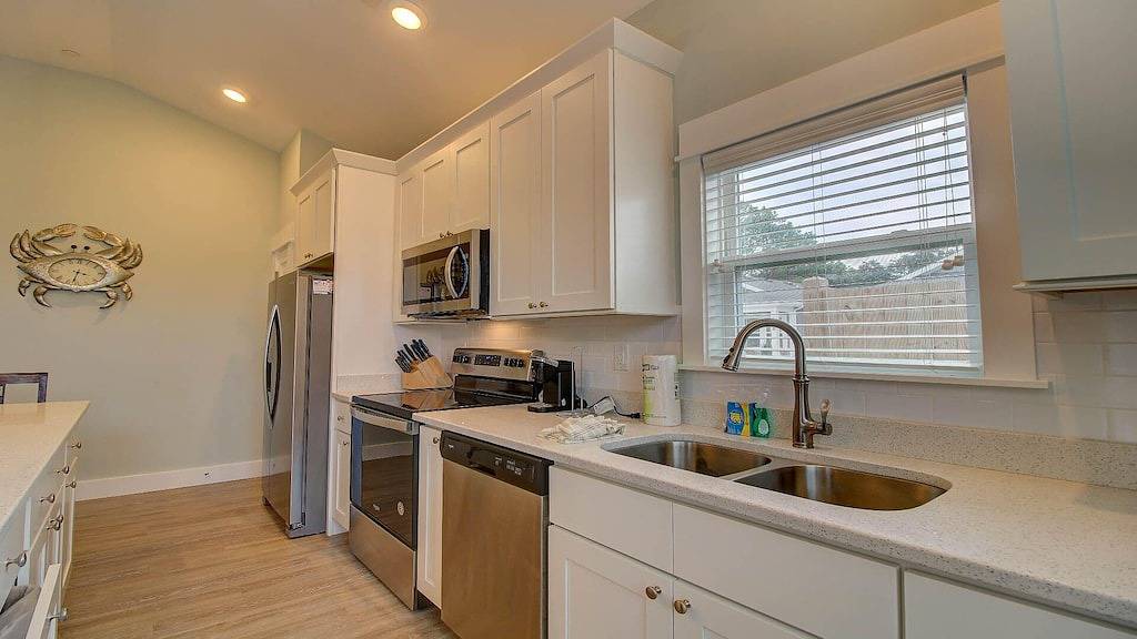 Ganze Wohnung, Crabacabana: The Heart of Corolla Beach Life/Steps to Sand<10 min. in Corolla, Currituck County