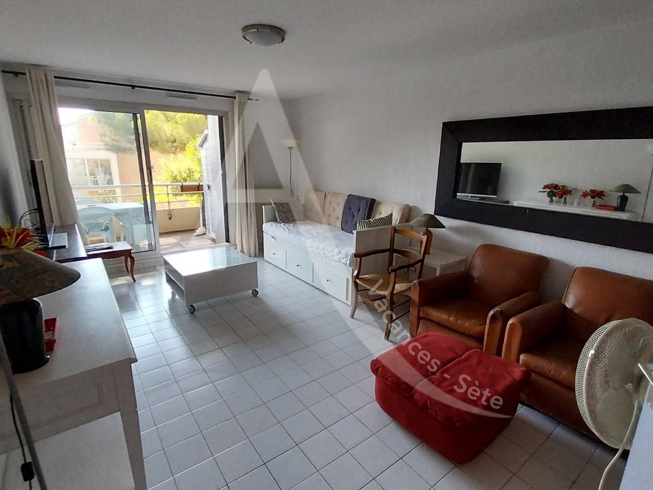 Ganze Wohnung, 110 / Grand T2 Avec Parking Et Wi-Fi in Mont Saint-Clair, Sete