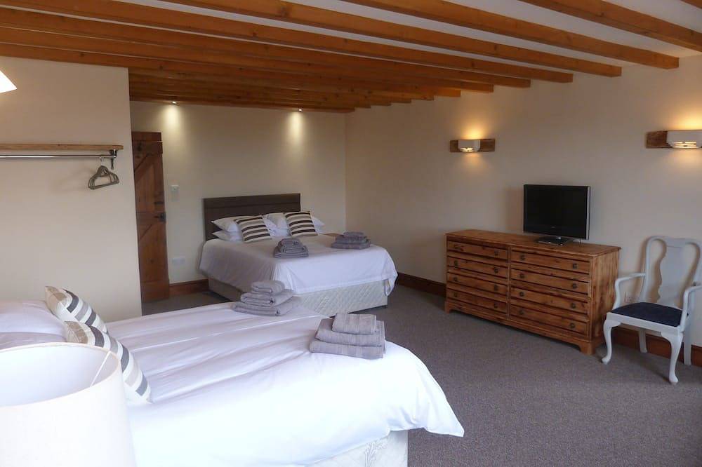 The Granary Barn, Sleeps 10, has Endless Character & Charm in a Rural Setting... in Hornsea, East Riding of Yorkshire