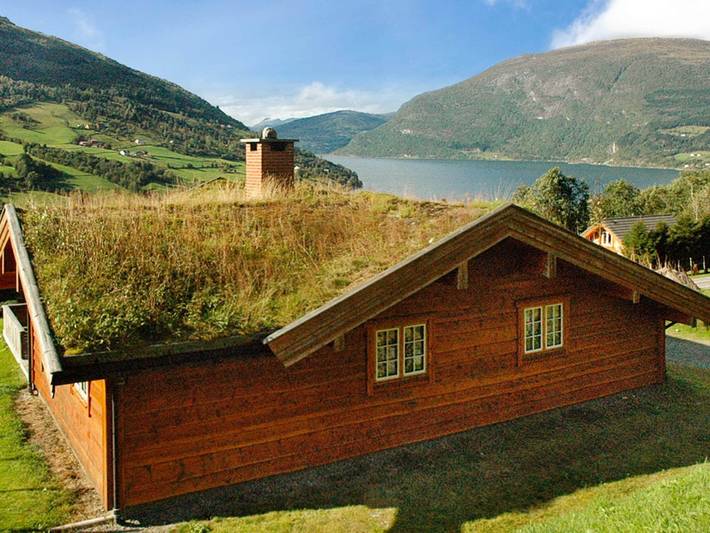 Feriehus for 7 personer, med Terrasse og Hage i Olden