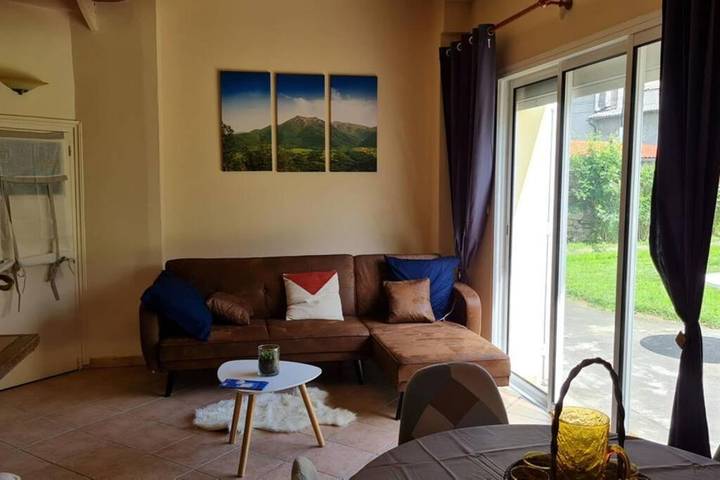 Location de vacances pour 5 personnes, avec Balcon et Terrasse ainsi que Jardin et Piscine à Labarthe-Rivière