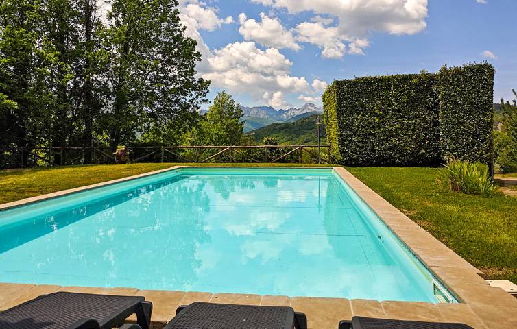 Gemütliche 140 m² große Ferienwohnung mit Pool, WLAN und Parkplatz in der Villa Collemandina in Villa Collemandina, Garfagnana