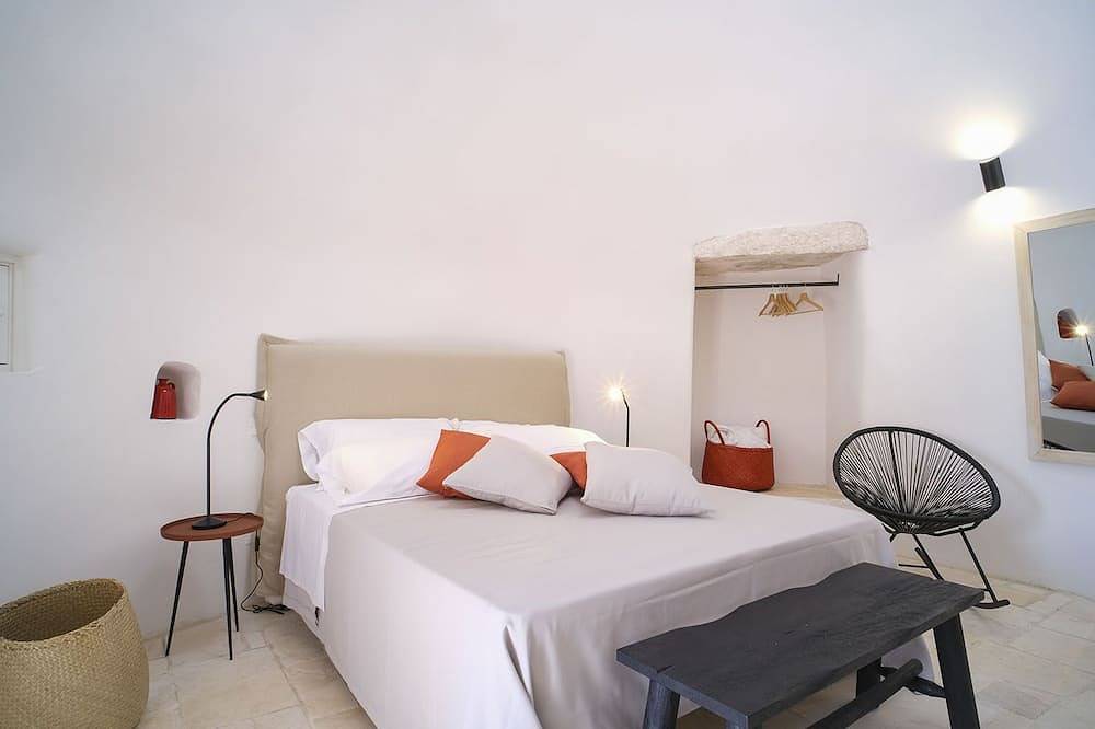 Unveiling Paradise: 6-Bedroom stylish farmhouse with pool in Apulian Countryside in Noci, Bari Province