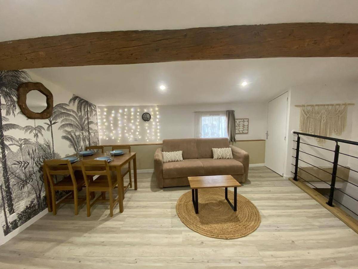 Appartement entier, Two-Bedroom Apartment in Gallargues-le-Montueux, Côte méditerranéenne (France)