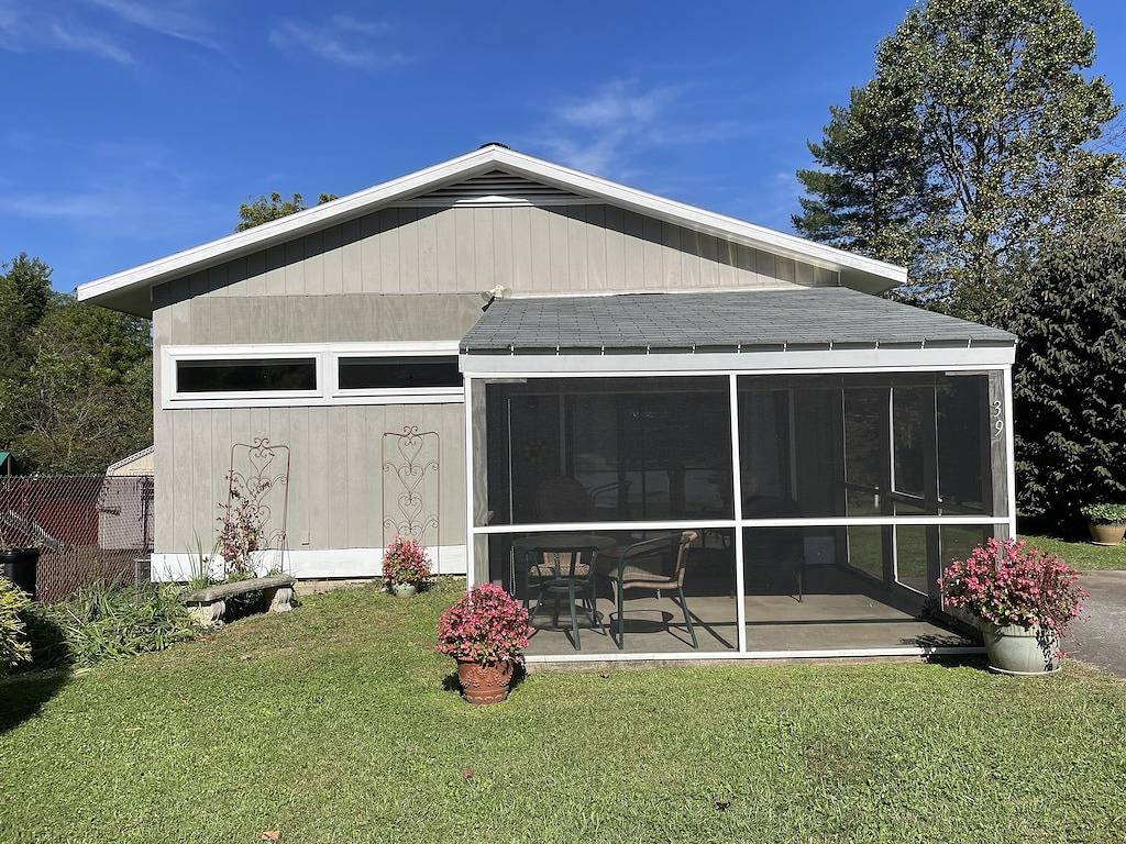 Sunset Cottage Blocks from Downtown in Brevard, Transylvania County