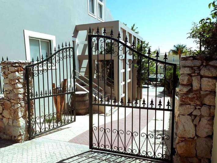 Gîte pour 2 personnes, avec piscine et balcon à Ferragudo - 2