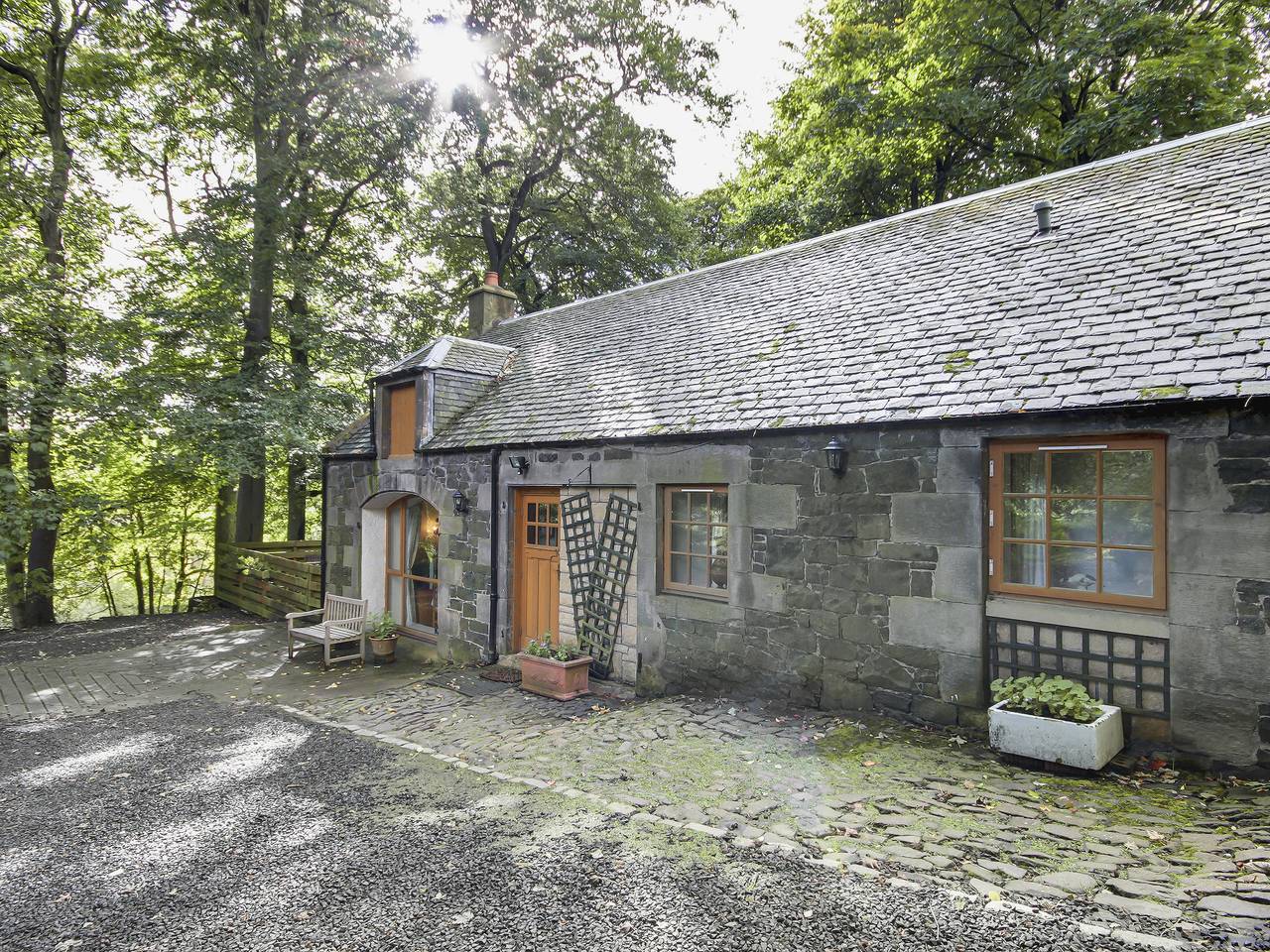 Coach House in Edinburgh and Lothian