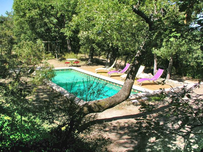 Gîte pour 5 personnes, avec jardin ainsi que balcon et piscine à La Roque-sur-Pernes