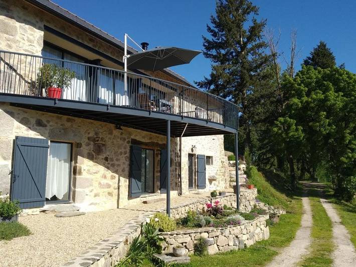 Location de vacances pour 8 personnes, avec Balcon et Terrasse ainsi que Jardin et Vue dans Lunac