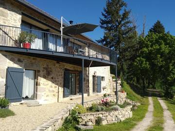 Gîte pour 8 personnes, avec vue et jardin dans Lunac