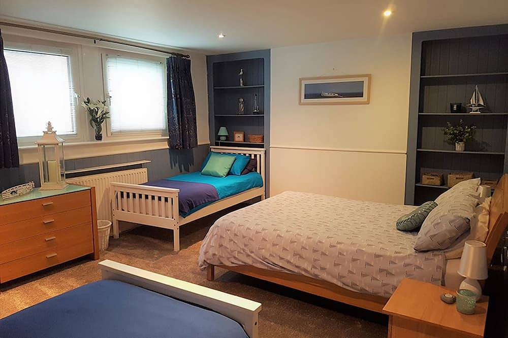 Entire apartment, Water's Edge - Sea Front Self Catering Apartment in the Heart of Swanage in Swanage, Dorset