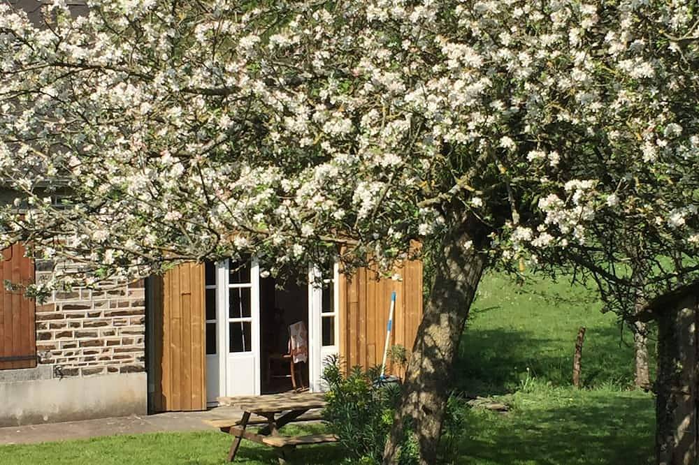 Klein huis o waterkant. in Saint-Pierre-Maubant-du-Bocage, Vire und omgeving
