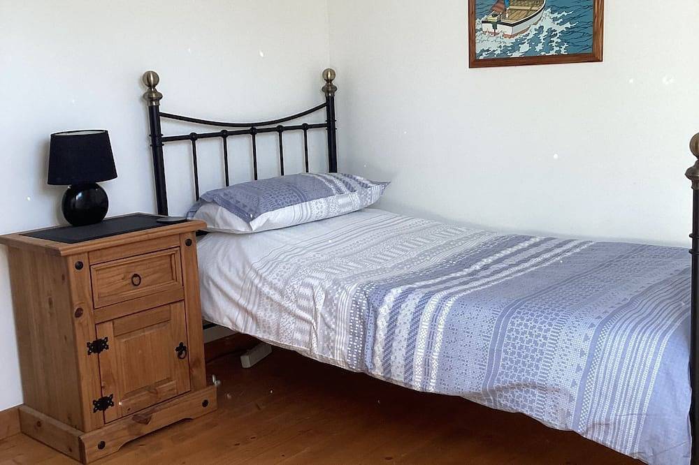 Fr21938, Cherry Tree Cottage Sleeps 6 (3 Bedrooms) in Canihuel, Région de Guingamp