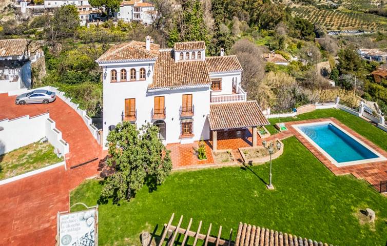 Apartamento para 20 personas, con Terraza y Piscina en Casarabonela