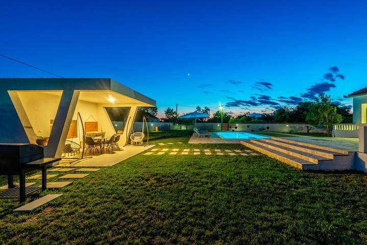 Ferienhaus für 8 Personen, mit Whirlpool und Garten sowie Pool