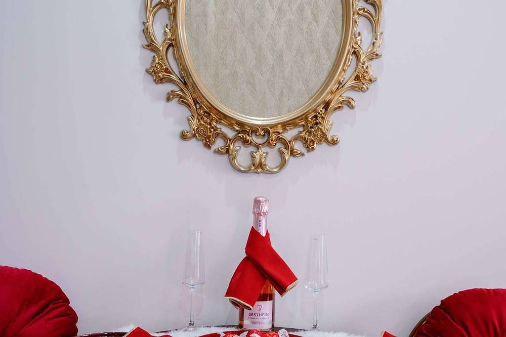 The romance of a luxury suite... Discover the Alsace region, land of the 3 borders in Hésingue, Mulhouse region