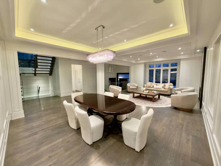 Lujosa casa de 5 dormitorios en Toronto: la elegancia moderna lo espera in North York, Toronto