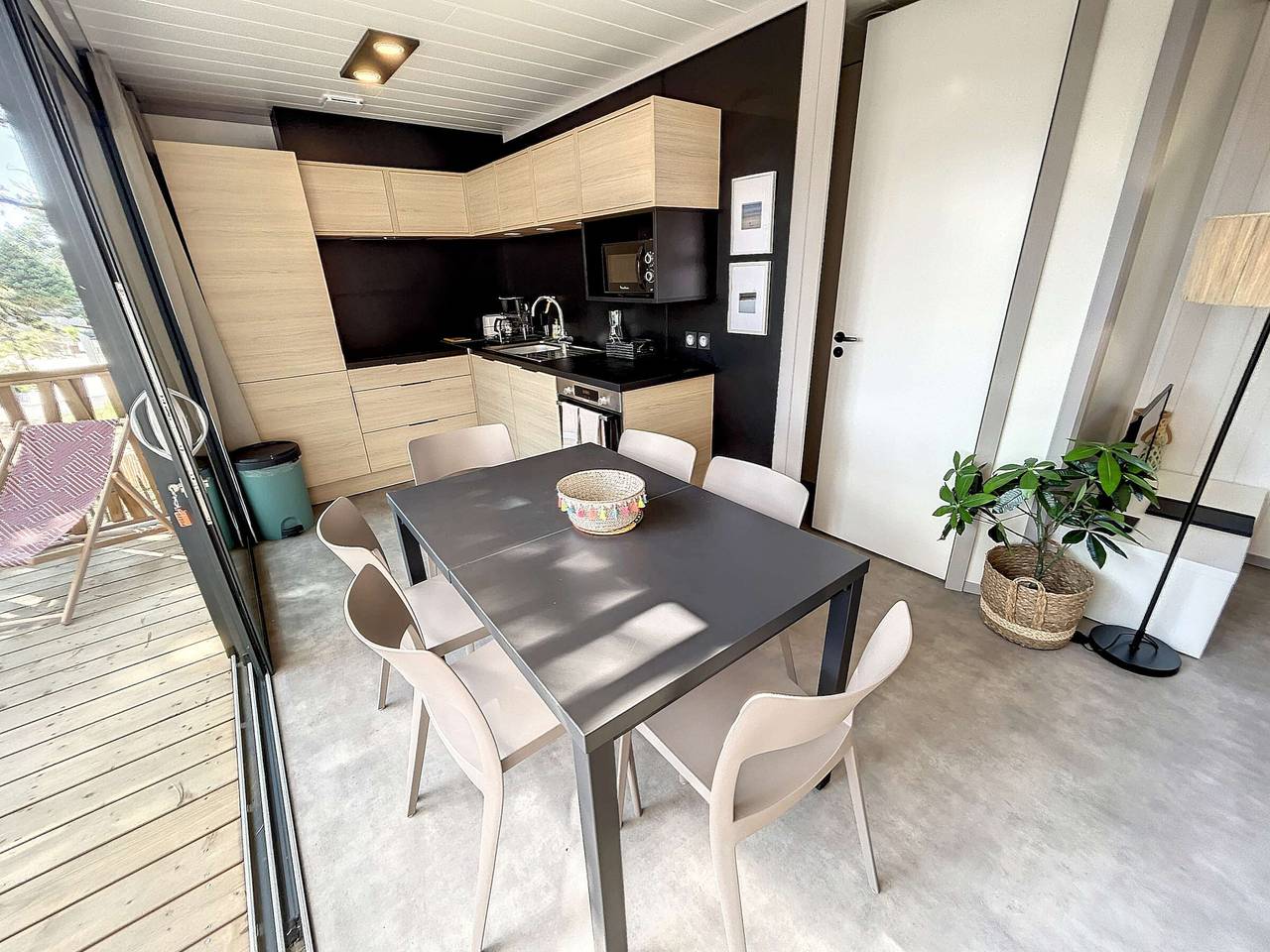 Chalet standing avec piscine chauffée, proche plage et commerces, équipé de Wifi - 6 couchages. in Jullouville, Côte de la Déroute