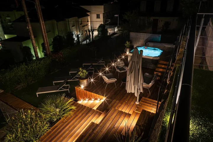 Alojamiento y desayuno para 8 personas, con jardín y jacuzzi - 1