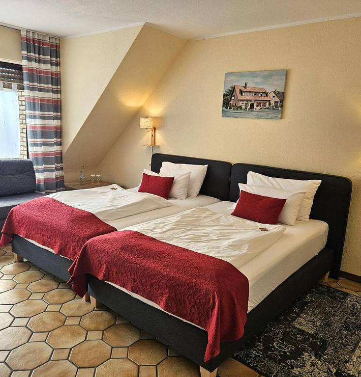 Bnb für 3 Personen, mit Balkon und Terrasse in Duisburg