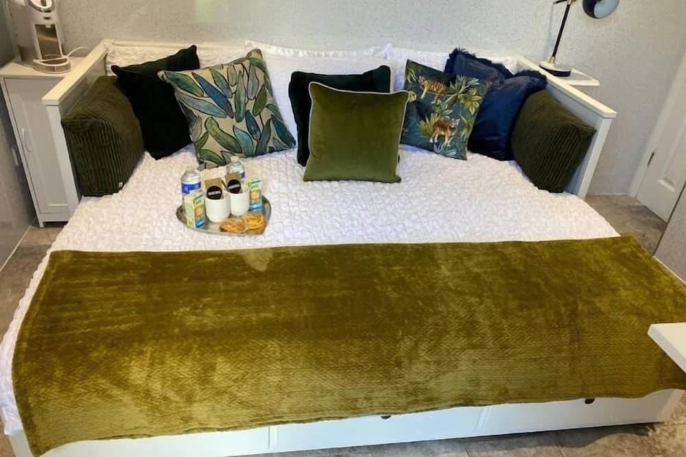 Oakwood Cabin Retreat in Bexleyheath in Bexley, London