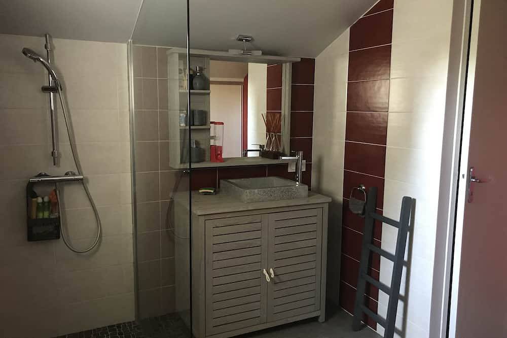 Peaceful duplex at the foot of the Alpilles in Mouriès, Arles region