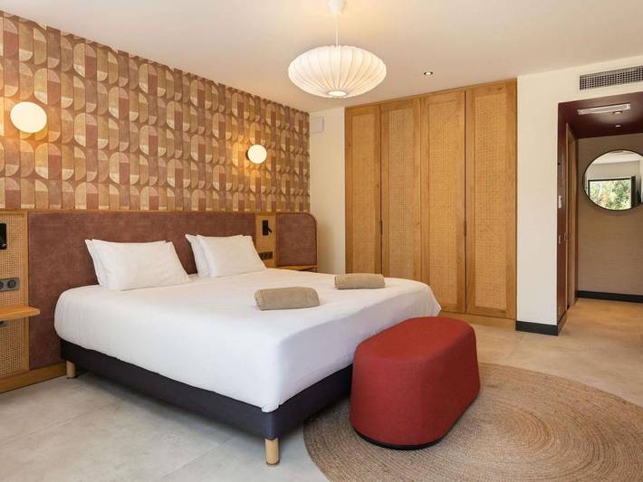 Hôtel pour 3 personnes, avec piscine ainsi que sauna et terrasse, animaux acceptés à Flassans-sur-Issole - 4