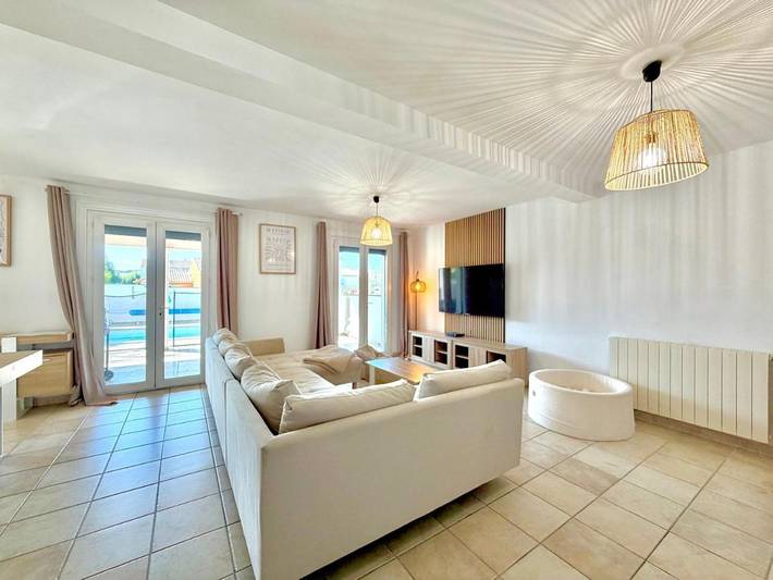 Location de vacances pour 6 personnes, avec piscine ainsi que jardin et terrasse à Saint-Geniès-de-Malgoirès - 4