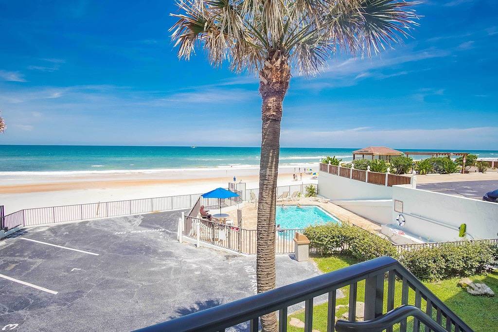 Ganze Wohnung, Oceanfront Daytona Beach Condo w/ Beach Views! in Daytona Beach, Florida
