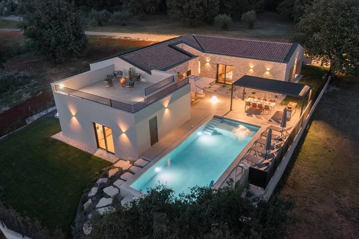 Ferienhaus für 8 Personen, mit Balkon/Terrasse und Garten sowie Pool in Lanterna
