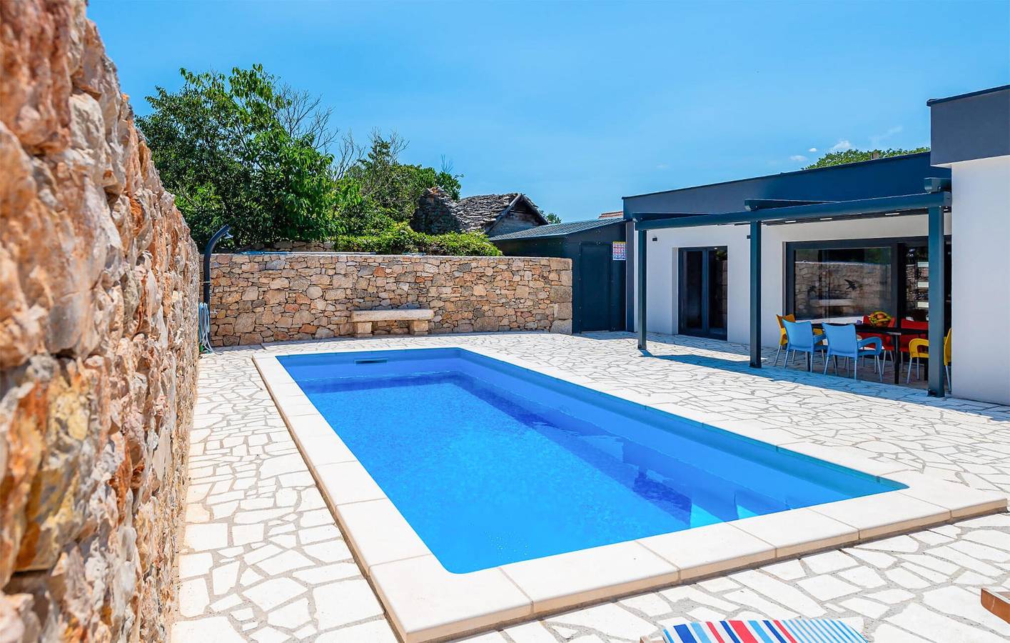 Holiday home for 6 people with terrace in Dalmatian Zagora