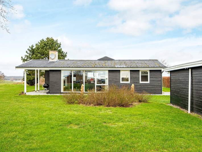 Feriehus for 8 personer, med terrasse, barnevennlig i Djursland