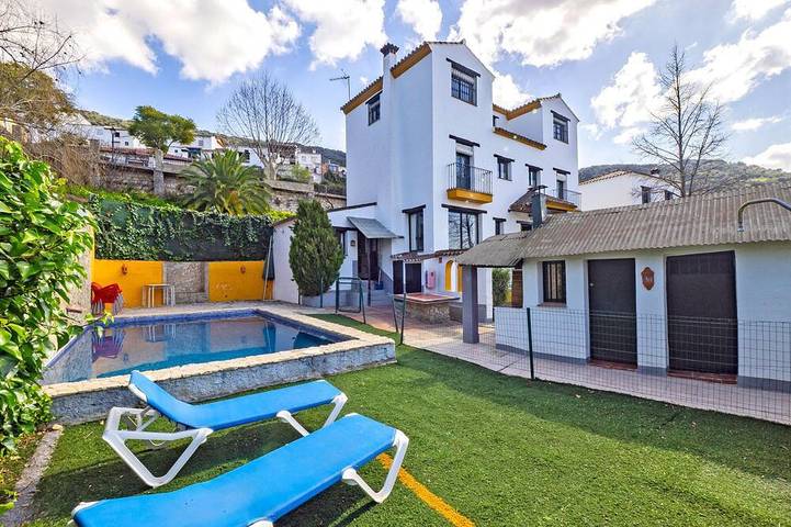 Casa rural para 18 personas, con balcón y jardín en Jimera de Líbar