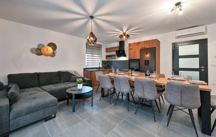 Geräumige 150 m² große Ferienwohnung mit Pool und Terrasse in der Nähe von Ludbreg und dem Fluss Bednja in Ludbreg, Varazdin