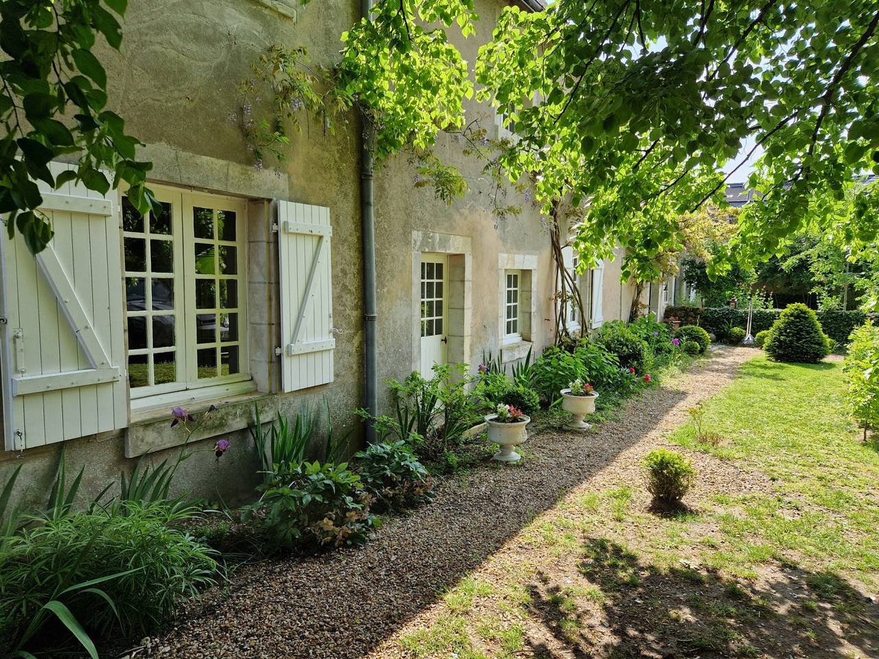 Le Presbytère - La chambre bleue in Cléré-les-Pins, Vallée de la Loire
