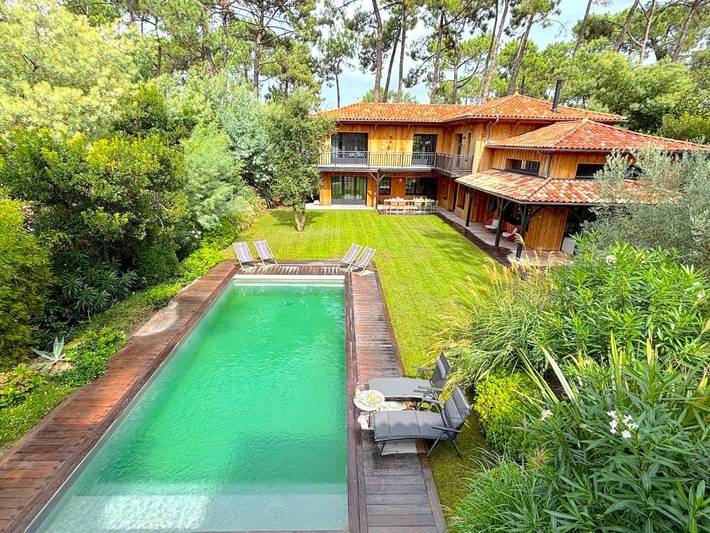 Chalet para 14 personas, con vistas además de piscina y jardín - 1