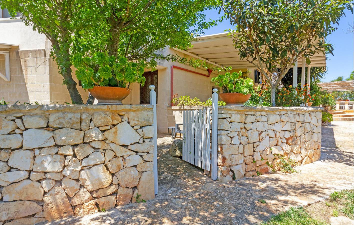 Cozy Apartment with Pool & Parking, Near Zavorra EnoFishBar in Ostuni, Salento