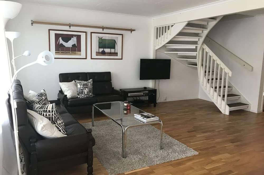 Ganze Wohnung, Neben den Freibädern von Malen und dem Meer wohnen Sie in einem eigenen Stadthaus in Båstad in Bastad, Bjärehalvön