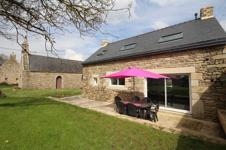 Gîte pour 4 personnes, avec jardin à Locoal-Mendon