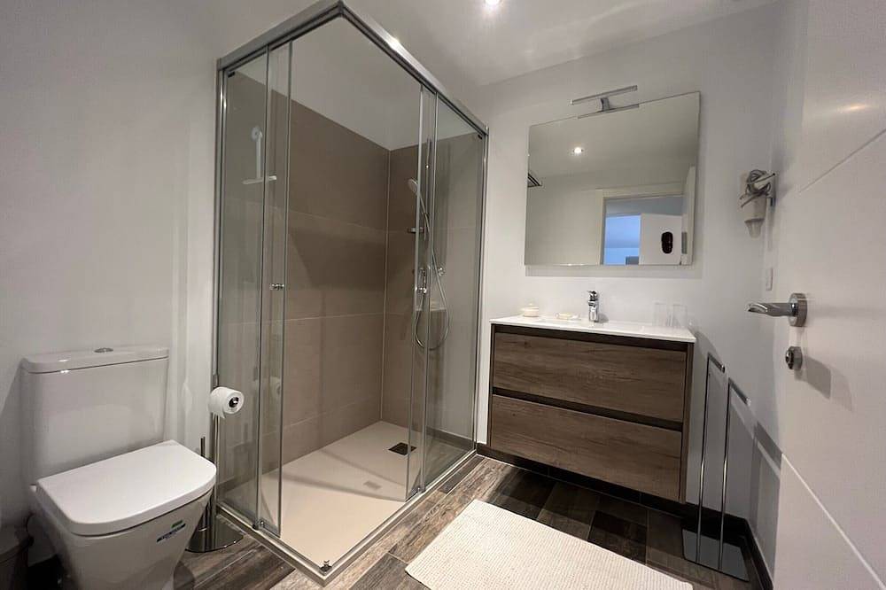 Entire apartment, Charming 2Br with pool and parking in Basque house in Ciboure, Bayonne region