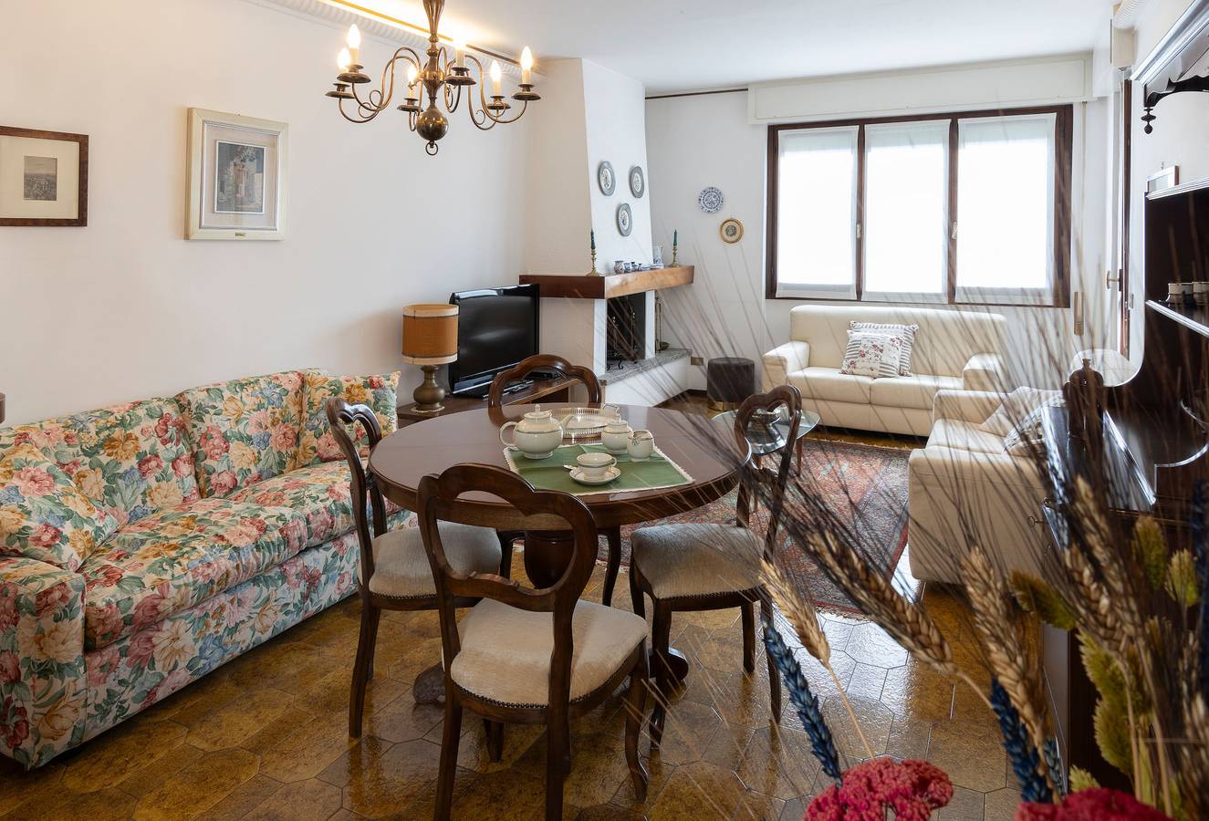 Geheel appartement, Vakantieappartement voor 5 personen met balkon in Mandello del Lario, Westelijke Bergamo-Alpen