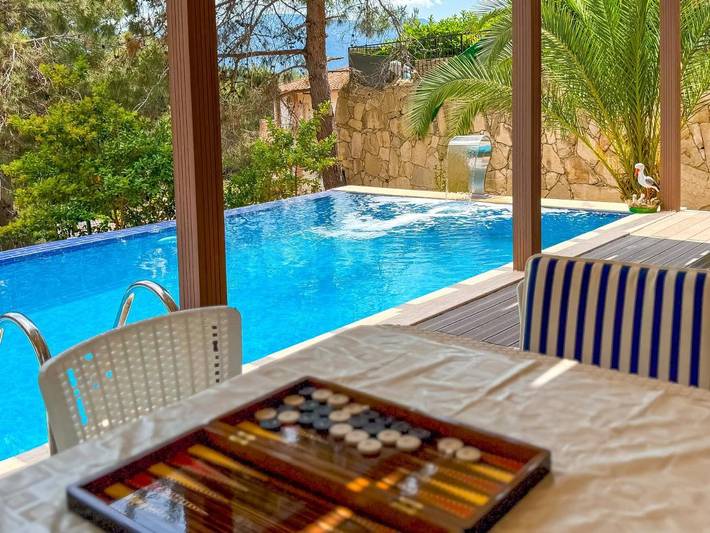 Villa pour 8 personnes, avec piscine ainsi que jacuzzi et jardin à Kusadasi - 3