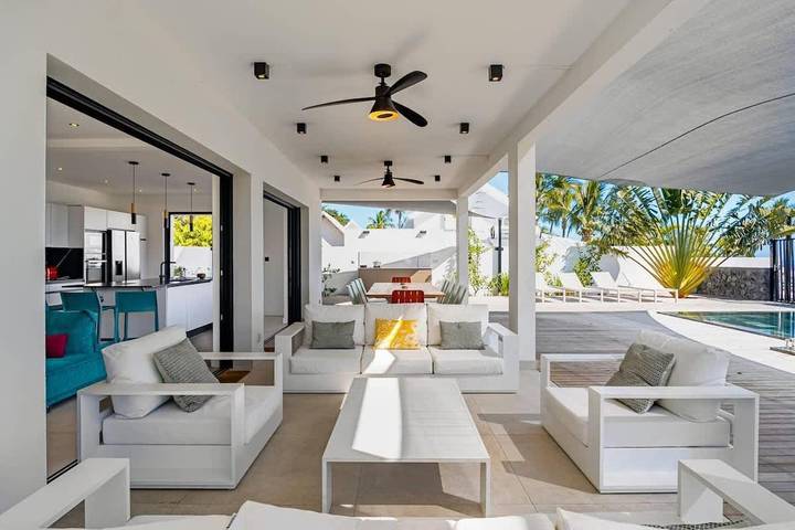 Location de vacances pour 10 personnes, avec terrasse ainsi que jacuzzi et piscine dans Saint-Gilles les Bains - 4