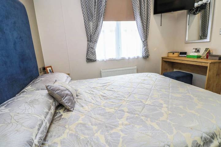 216 Solent Breezes, pet friendly, country holiday cottage in Warsash in Fareham, Hampshire