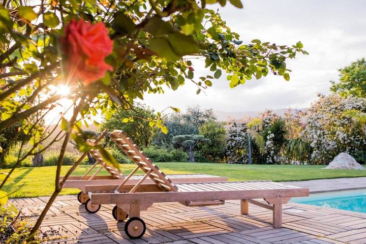 Location de vacances pour 6 personnes, avec vue ainsi que jardin et piscine, adapté aux familles à La Gaude - 2
