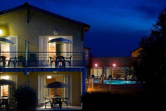 Appartement de vacances pour 4 personnes, avec Terrasse et Jardin ainsi que Piscine et Vue
