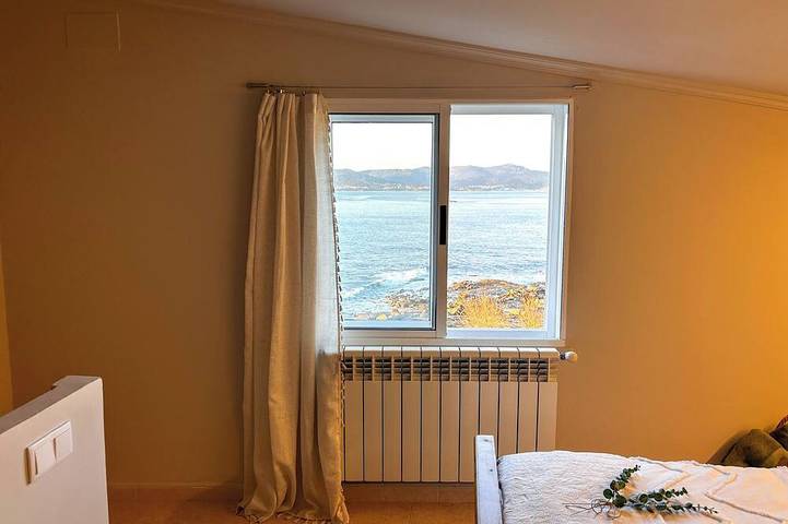 Olardasolas Oceanfront house with garden in Porto do Son in Praia da Sagrada (Porto do Son), Porto do Son