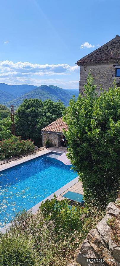 Location de vacances pour 4 personnes, avec jardin et piscine ainsi que vue et terrasse à Bessèges - 3