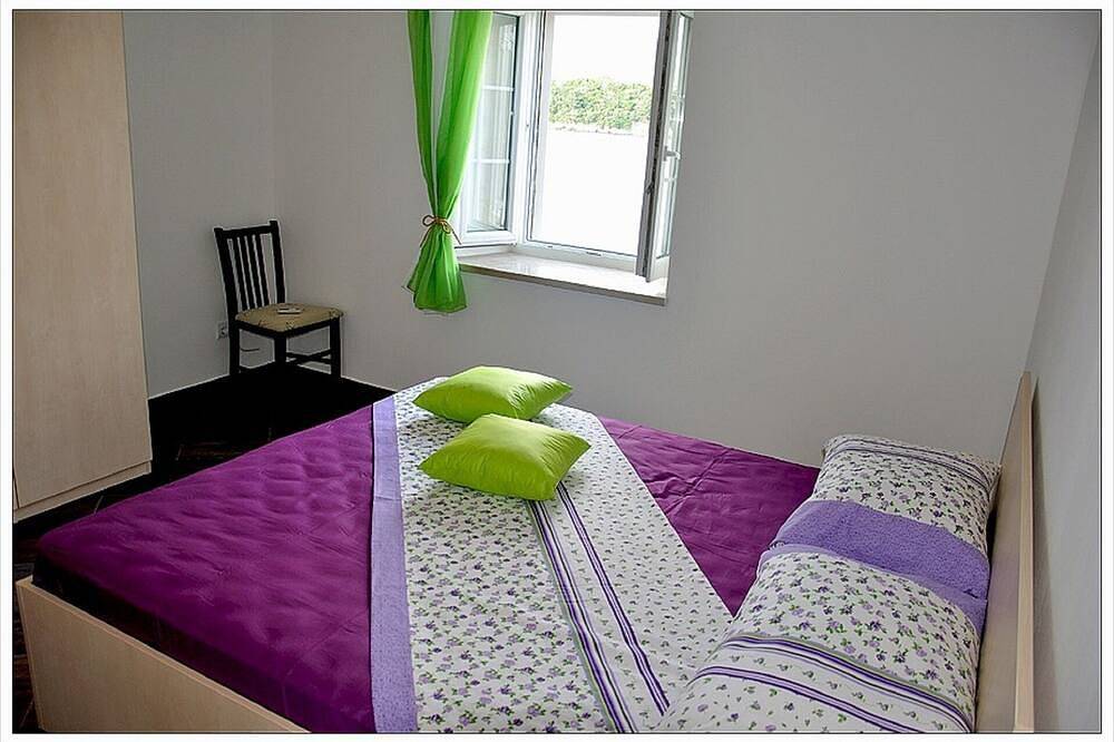 Ganze Wohnung, Familienapartment umgeben von alten Mauern, zwei Meter vom Meer entfernt in Koločep, Grad Dubrovnik