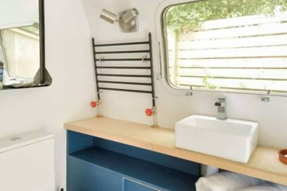 Stella, Design-Led Vintage Airstream Retreat with Hot Tub in Loch Tay, Perthshire